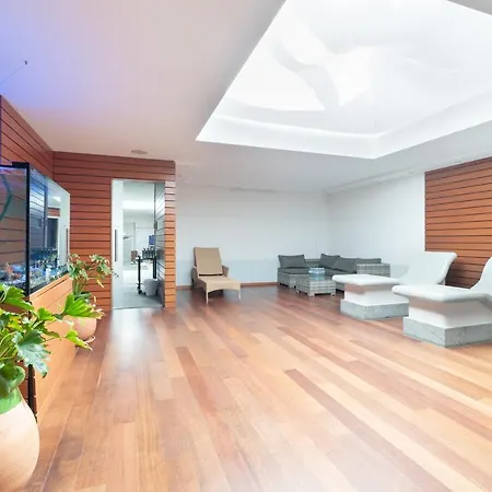 Haus Whymper By Premium *
