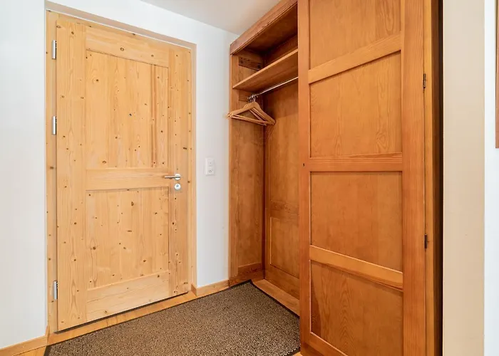 Haus Whymper By Premium *