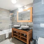 Haus Whymper By Premium *