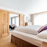 Haus Whymper By Premium